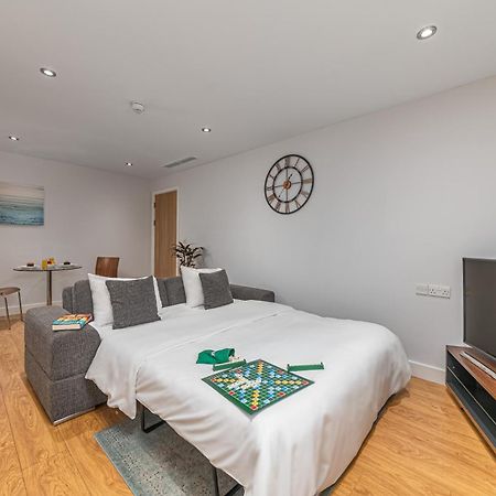 Hq Aparthotel Farnborough Farnborough  Exteriör bild