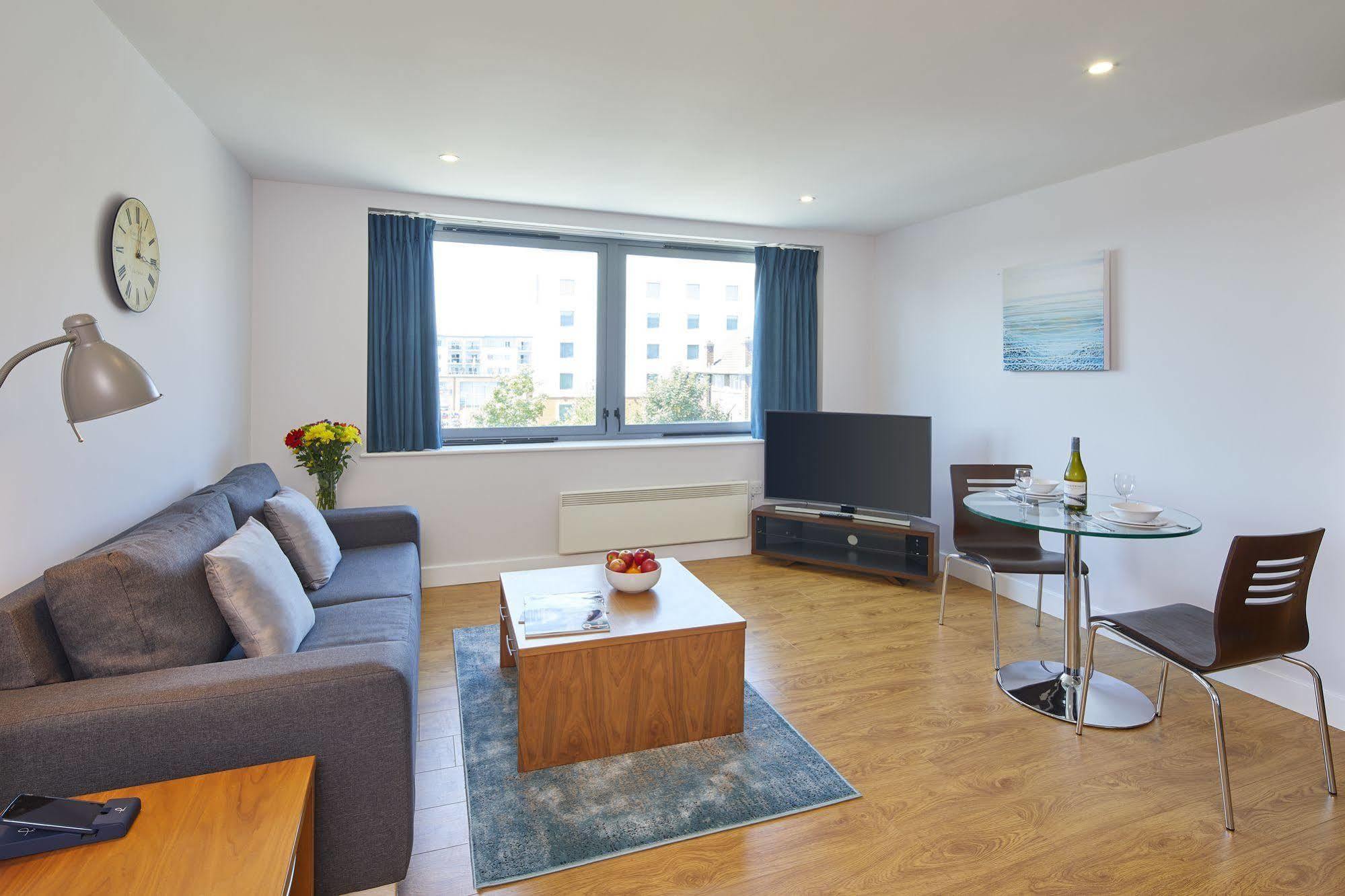 Hq Aparthotel Farnborough Farnborough  Exteriör bild